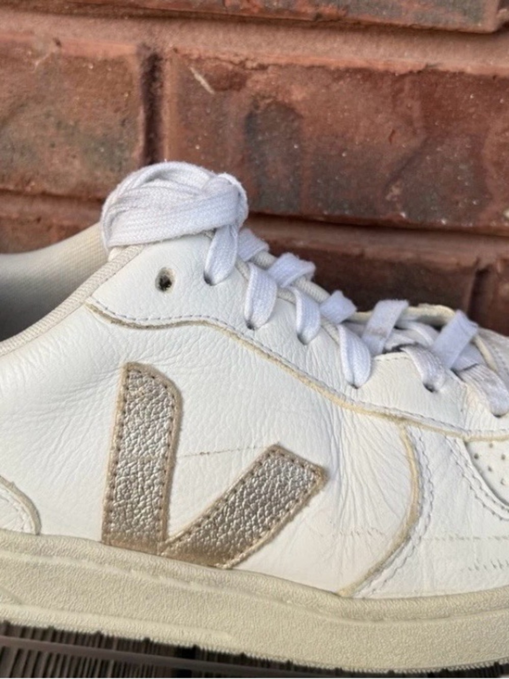 Veja V-10 Chromefree Leather
Sneakers Women's Size 8 EU39 Shoes
White Gold $180 - Picture 2 of 5